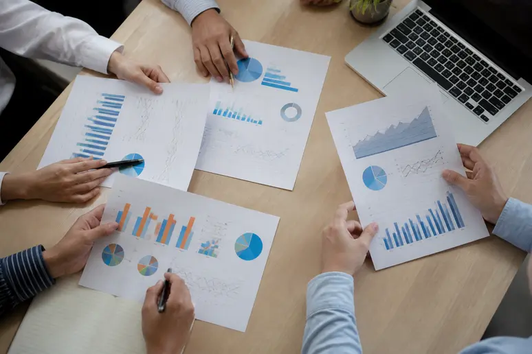 Analyse des indicateurs de performance et des coûts publicitaires pour les ventes en ligne
