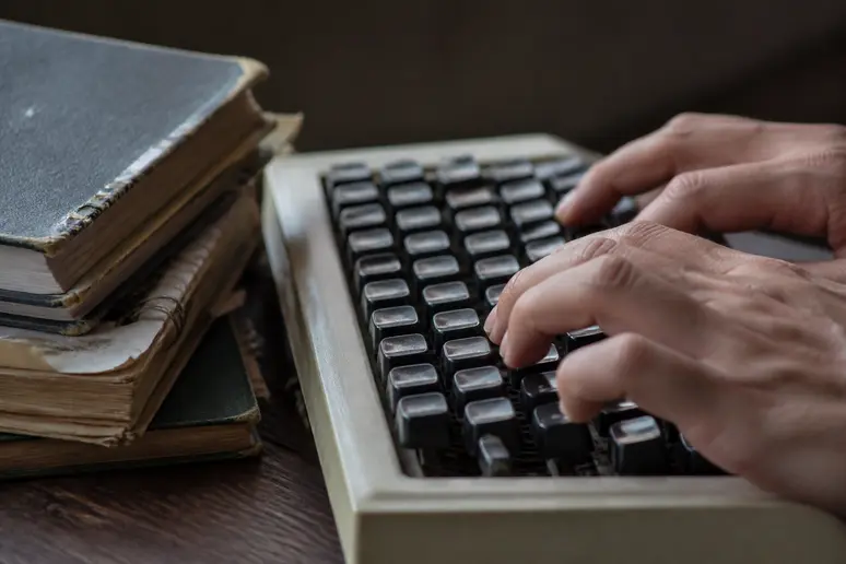 Mains consultant des archives numériques pour retrouver une adresse web ancienne