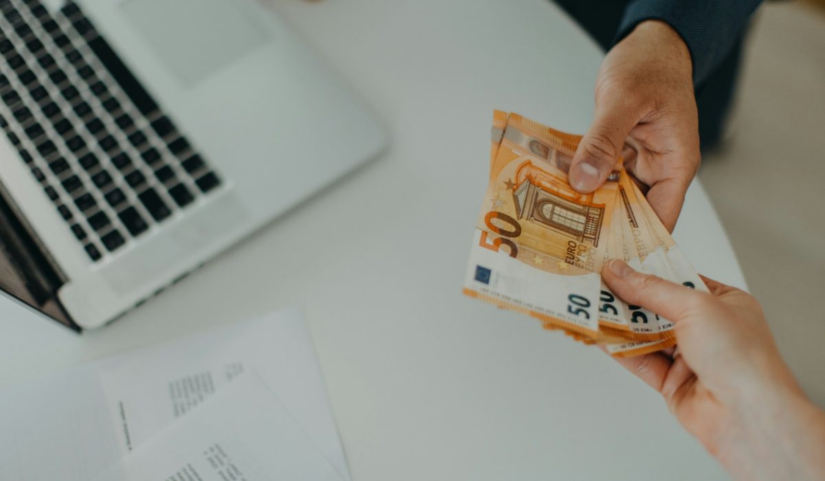 peut-on-retirer-50000-euros-en-liquide